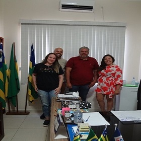 O Presidente da Câmara recebe em seu gabinete, a visita dos cantores e produtores musicais Laís Sevilha, Cleiton e Thaís Pimentel.