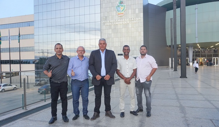 O Presidente da Câmara, Vereadores e Vereadoras, Servidores prestigiam solenidade de posse do deputado Alessandro Moreira.